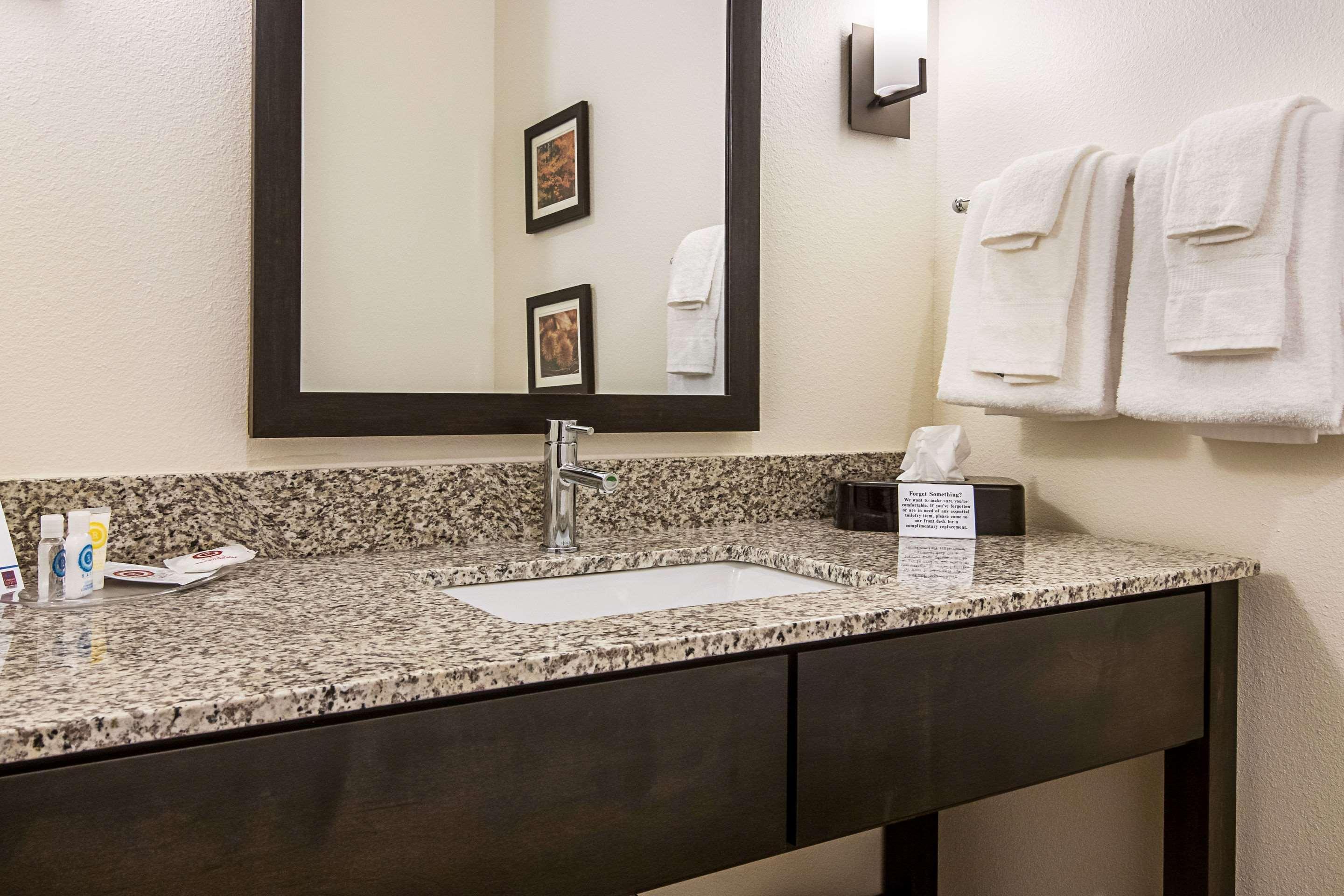 Comfort Suites Wooster Near University Campus Exteriör bild
